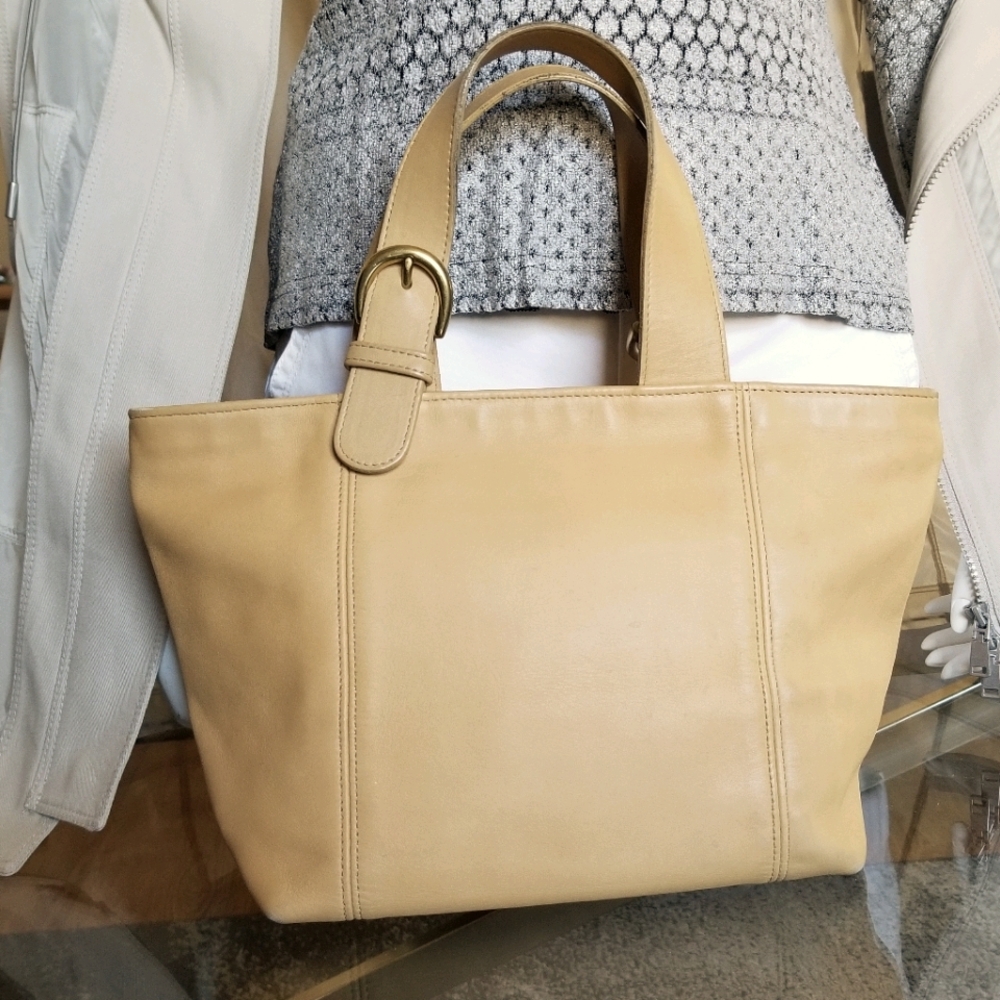 👜 Cute COACH Leather Mini Purse